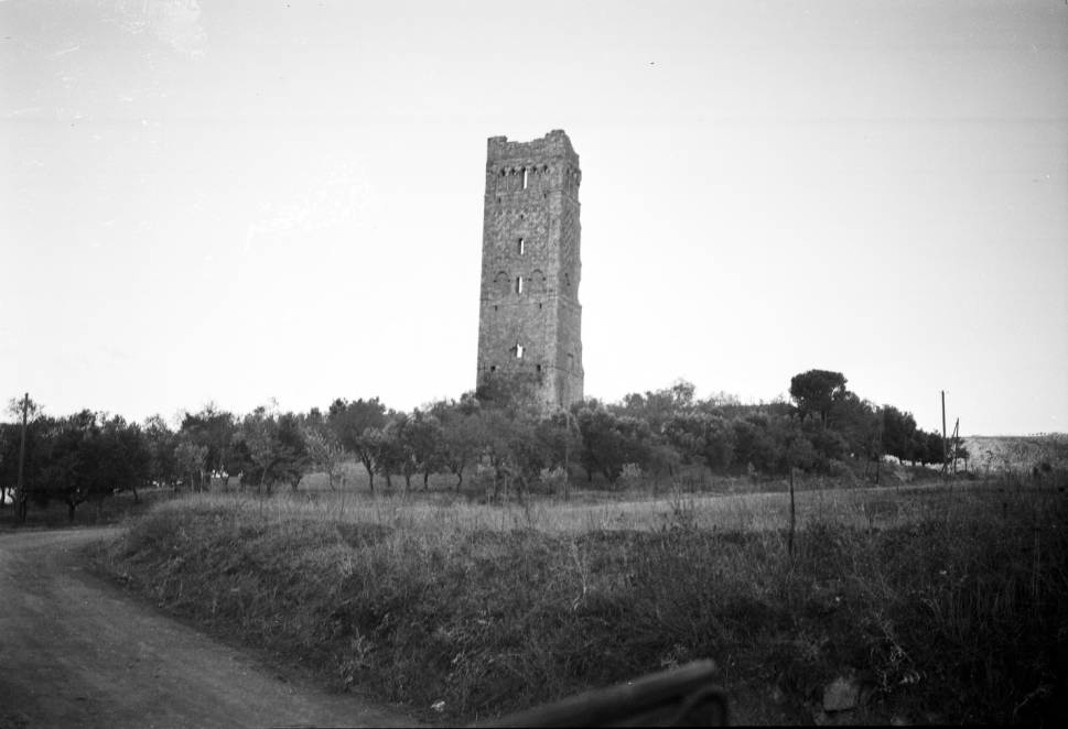 Algeria_ruins_of_Great_Mosque_of_Mansoura_in_Tlemcen_Province