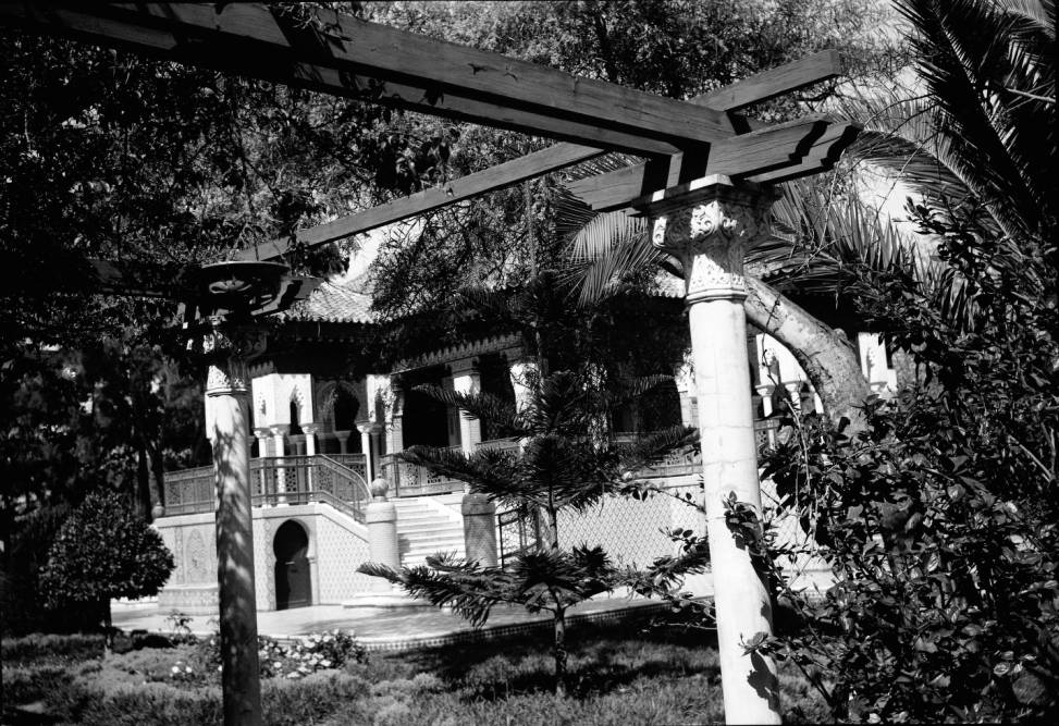 Morocco_gardens_and_Sultans_Palace_in_Casablanca